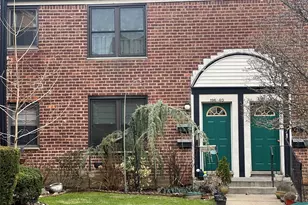 196-40 67th Ave, Fresh Meadows, NY 11365 - Photo 15