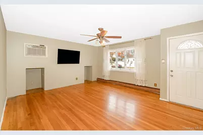 30 Poplar Avenue, Farmingdale, NY 11735 - Photo 9