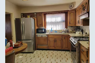 166-14 Cross Island Parkway, Whitestone, NY 11357 - Photo 17