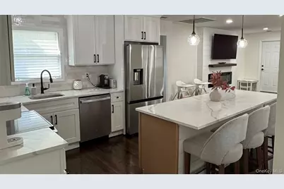 43 W Shore Road, Oakdale, NY 11769 - Photo 3