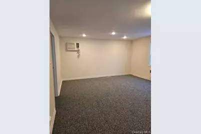 222 Cleveland Avenue, Mineola, NY 11501 - Photo 15