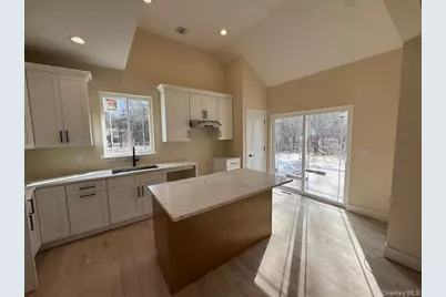 2384 B N/C Walnut Avenue, Ronkonkoma, NY 11779 - Photo 9