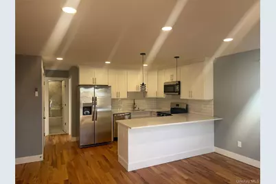 1035 Montauk Highway #6, Copiague, NY 11726 - Photo 1