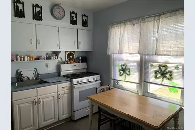 6 Wilton Street, New Hyde Park, NY 11040 - Photo 3