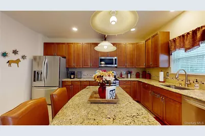 186 Bernstein Boulevard, Center Moriches, NY 11934 - Photo 5