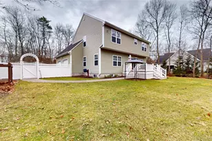 186 Bernstein Blvd, Center Moriches, NY 11934 - Photo 23