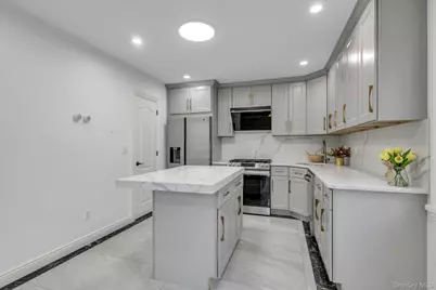 717 College Place, College Point, NY 11356 - Photo 5