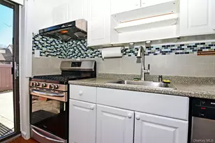 92 Gauguin Ct, Middle Island, NY 11953 - Photo 7