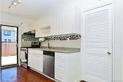 92 Gauguin Court #92, Middle Island, NY 11953 - Photo 5
