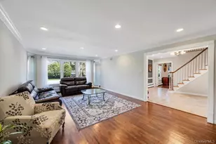 10 Hunting Hill Rd, Woodbury, NY 11797 - Photo 9