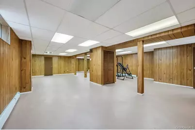 10 Hunting Hill Road, Woodbury, NY 11797 - Photo 29