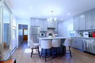 6 Morris Ln, Great Neck, NY 11024 - Photo 3