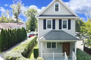 6 Morris Ln, Great Neck, NY 11024 - Photo 5