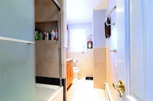 6 Morris Ln, Great Neck, NY 11024 - Photo 11