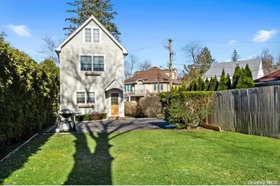 6 Morris Lane, Great Neck, NY 11024 - Photo 15