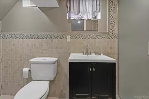 75-35 60th Pl, Glendale, NY 11385 - Photo 21