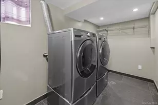 75-35 60th Pl, Glendale, NY 11385 - Photo 21