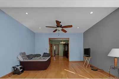 7535 60th Place, Glendale, NY 11385 - Photo 7