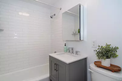 1155 Warburton Avenue #4L, Yonkers, NY 10701 - Photo 9