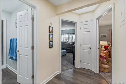 150 Pointe Cir N #150, Coram, NY 11727 - Photo 9