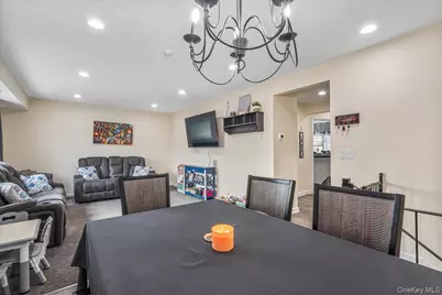 150 Pointe Cir N #150, Coram, NY 11727 - Photo 15