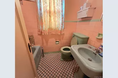 242 Graff Avenue, Bronx, NY 10465 - Photo 5