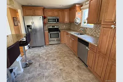 373 Port Avenue, Ronkonkoma, NY 11779 - Photo 11