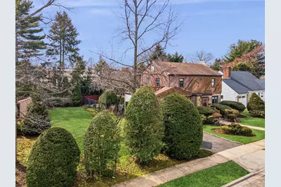 24 Allen Road, Rockville Centre, NY 11570 - Photo 39