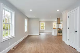 237 Tomahawk St, Baldwin Place, NY 10505 - Photo 3