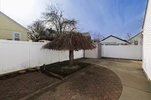 158 Roosevelt Ave, Freeport, NY 11520 - Photo 23
