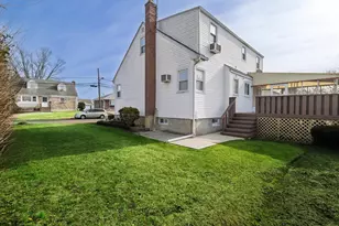158 Roosevelt Ave, Freeport, NY 11520 - Photo 17
