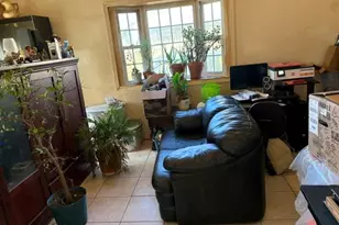 1557 N Gardiner Dr, Bay Shore, NY 11706 - Photo 3