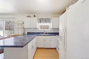 55 Carver Blvd, Bellport, NY 11713 - Photo 11