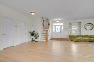 268 Gordon Pl, Freeport, NY 11520 - Photo 3