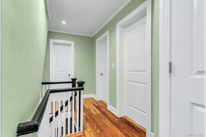 85 Violet Avenue, Floral Park, NY 11001 - Photo 19