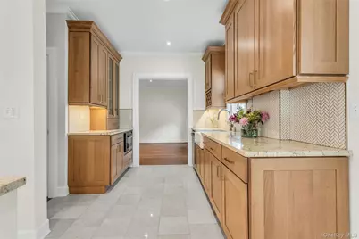 85 Violet Avenue, Floral Park, NY 11001 - Photo 15