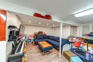 9 Leeds St, South Huntington, NY 11746 - Photo 17