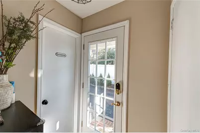 9 Leeds Street, South Huntington, NY 11746 - Photo 9