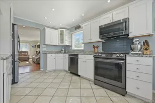 24 Catherine Ave, Franklin Square, NY 11010 - Photo 7