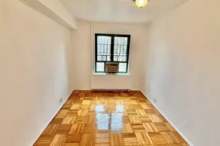 1562 Unionport Rd, Bronx, NY 10462 - Photo 11