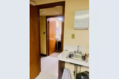 10922 Myrtle Avenue, Richmond Hill North, NY 11418 - Photo 21