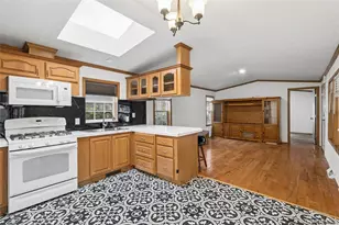 37 Hubbard Ave, Riverhead, NY 11901 - Photo 15