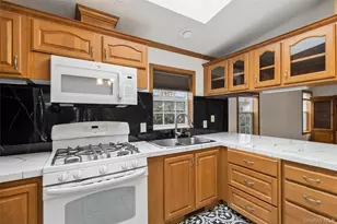 37 Hubbard Ave, Riverhead, NY 11901 - Photo 17