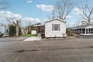 37 Hubbard Ave, Riverhead, NY 11901 - Photo 33