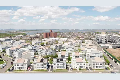 6910 Beach Front Road, Arverne, NY 11692 - Photo 31