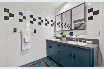 301 Berry Hill Road, Oyster Bay, NY 11791 - Photo 27