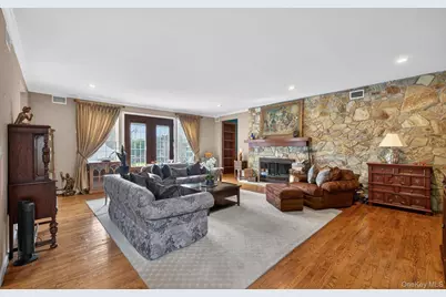 301 Berry Hill Road, Oyster Bay, NY 11791 - Photo 15