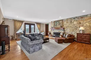 301 Berry Hill Rd, Oyster Bay, NY 11791 - Photo 15
