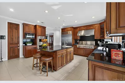 301 Berry Hill Road, Oyster Bay, NY 11791 - Photo 11