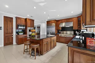 301 Berry Hill Rd, Oyster Bay, NY 11791 - Photo 11